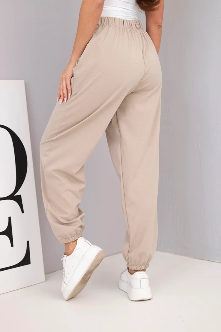 Damen Baumwollhose mit hohem Bund und dekorativem Knopf dunkelbeige
