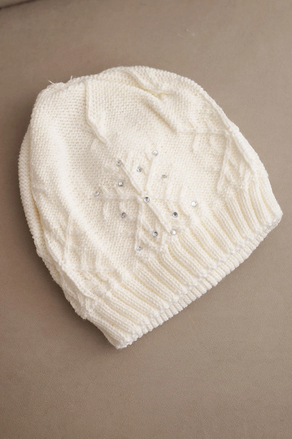 Women's winter hat with wool and decorative pattern with pearls K470 ecru