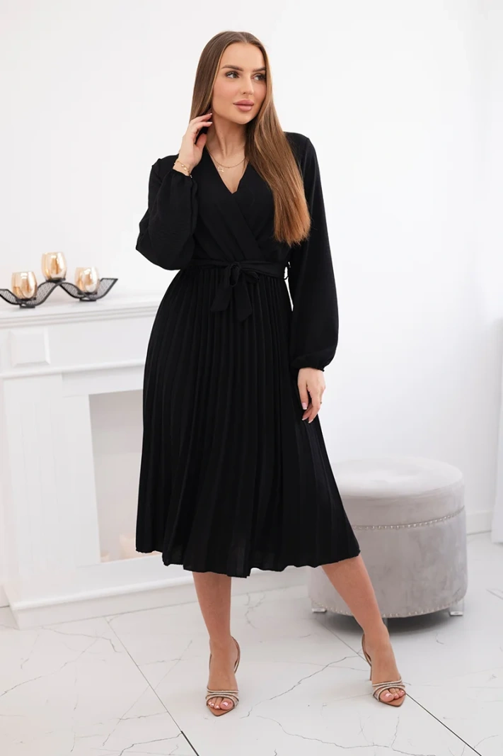 Dress tied with a pleated hem black