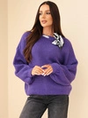 Sweter damski z ozdobnym detalem przy dekolcie fioletowy