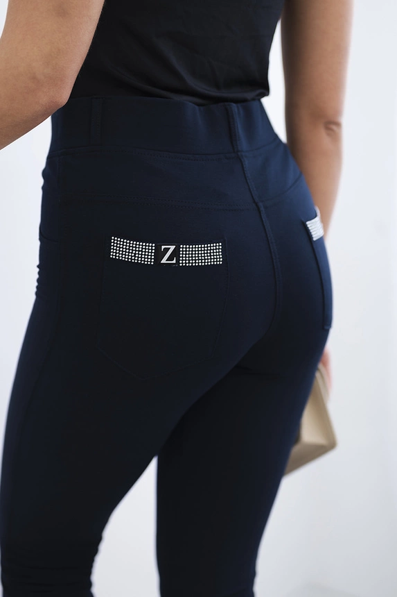 Baumwollhose mit Zirkonia auf Gesäßtaschen marineblau