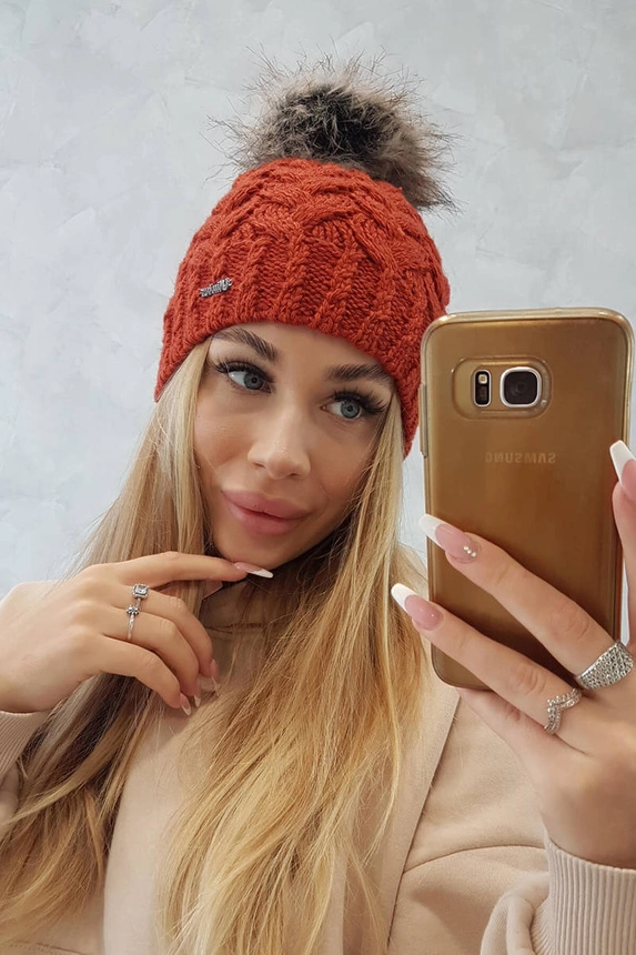 Vilnonė kepurė Daria K217 red