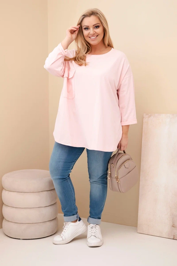 Damenbluse Plus Size aus Baumwolle mit Tasche und aufgerolltem Ärmel pudrowy róż