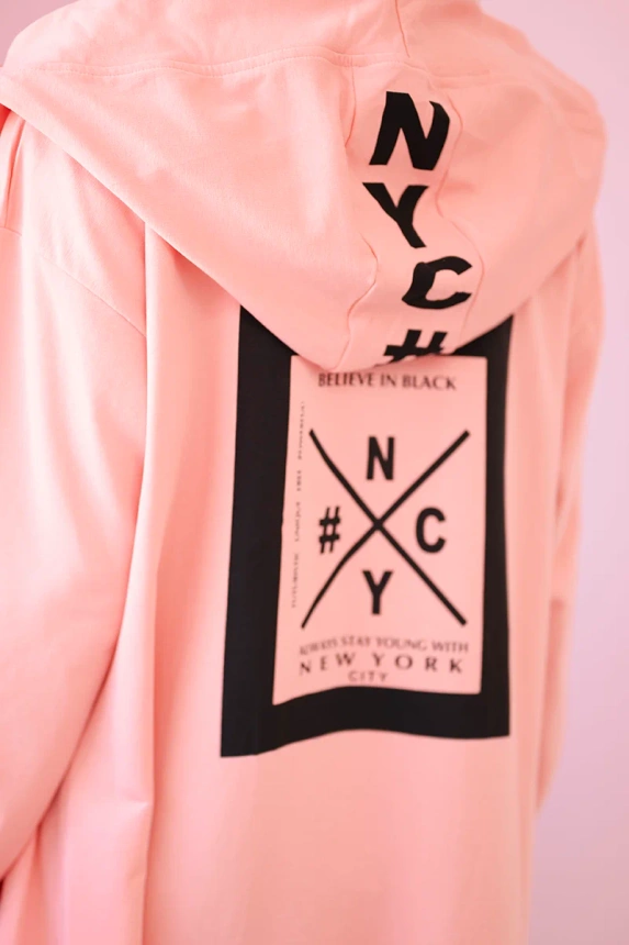 Graue Jacke mit Kapuze und Morcheln in Übergröße