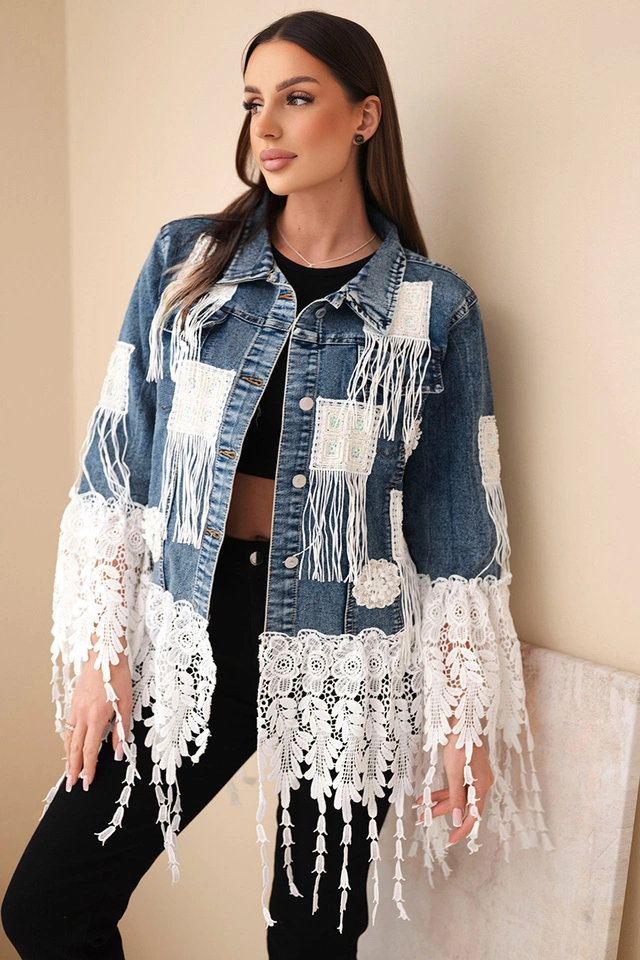 Damenjeansjacke aus Baumwolle mit Fransen und Spitze im Boho-Stil dunkeljeansfarbeny