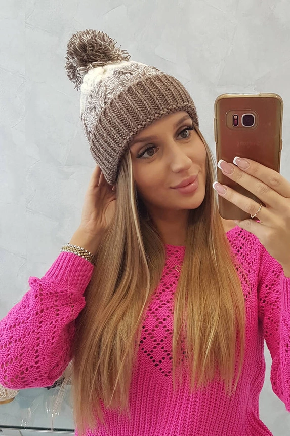 Moteriška kepurė su pomponu Abigail K326 cappuccino+ecru