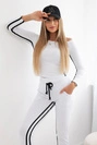 Set with a double stripe white