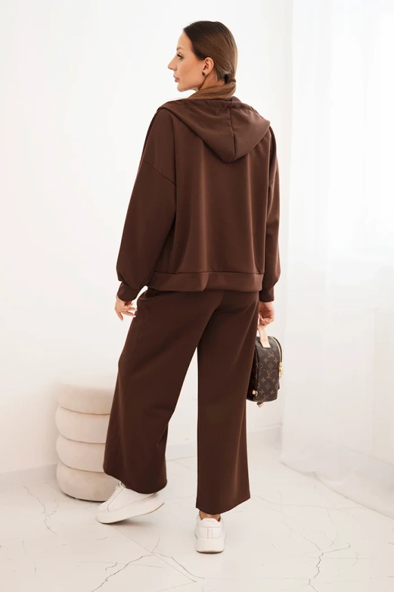 Women's set butter with wide leg pants and zip-up sweatshirt brown