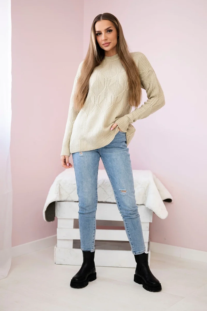 Sweater put on over the head with a fashionable weave beige