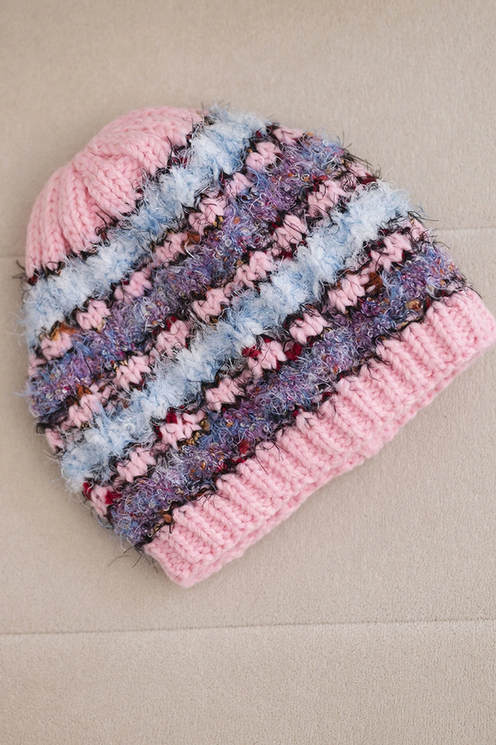 Damen Wintermütze mit buntem Garn und elastischem Bündchen K352 hellrosa+violett+blau