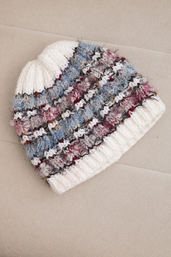 Women's wool winter hat with decorative crystals K399 black