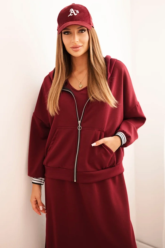 Damenanzug aus Viskose mit einer offenen Bluse und einem langen Kleid bordroth