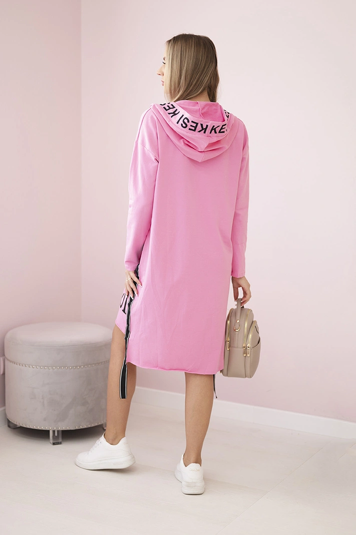 Hellrosa Kleid mit Kapuze und Druck