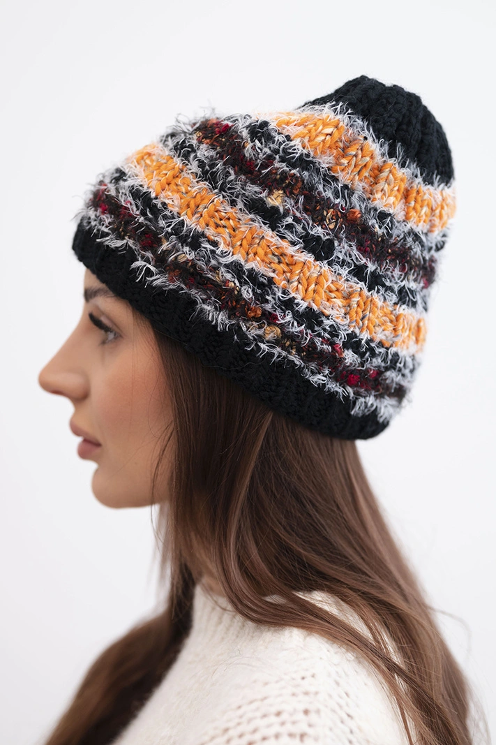 Women's winter hat with colorful yarn and elastic band K352 black+neon orange