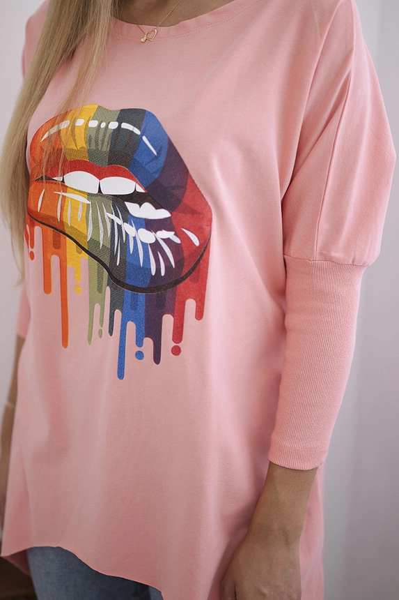 Oversize-Bluse mit Regenbogen-Lippenprint in Apricot