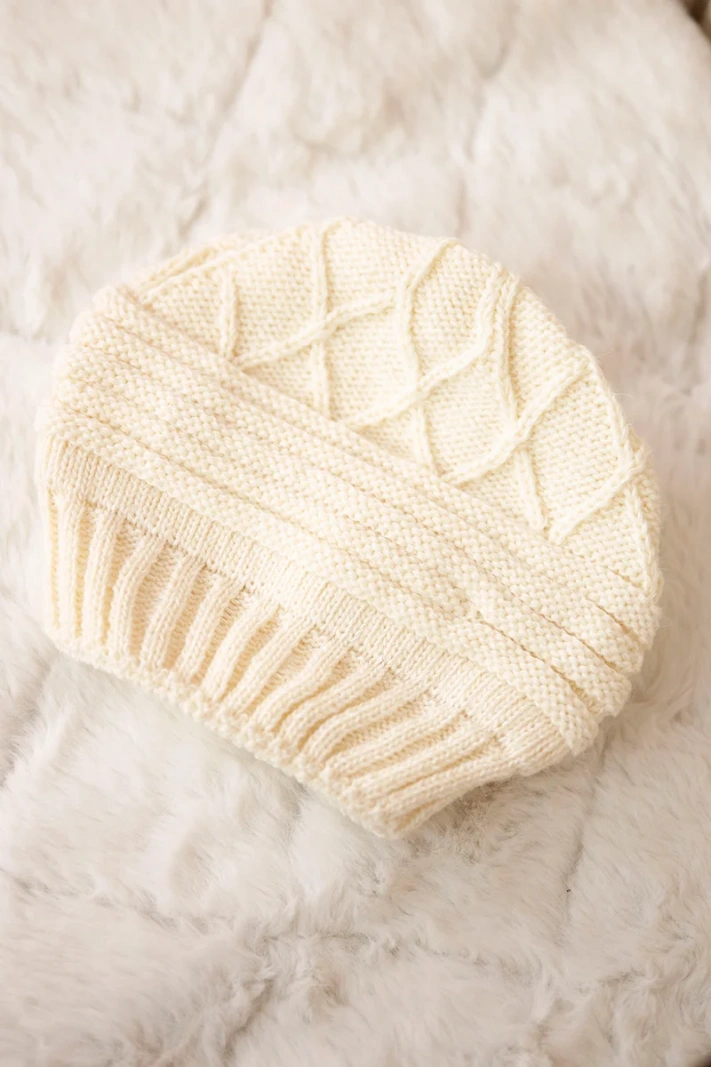 Women's cap Łucja K337 ecru