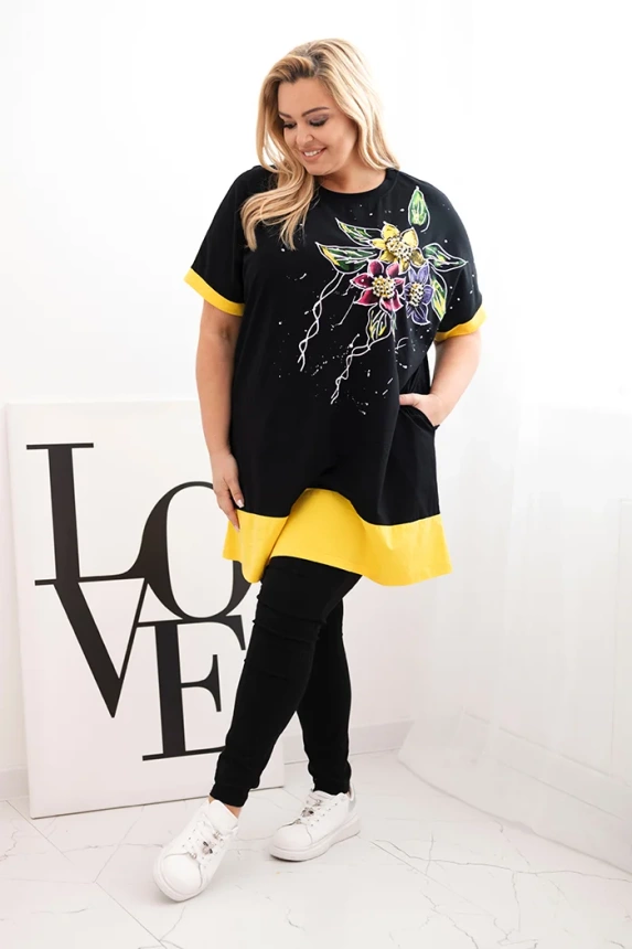 Bluzka damska Plus Size z kwiatowym wzorem i ozdobnymi perełkami żółta