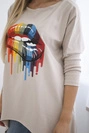 Oversize-Bluse mit Regenbogen-Lippen-Print beige