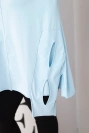 Dámská bavlněná blůza Plus Size s asymetrickým lemem a výřezy modrá