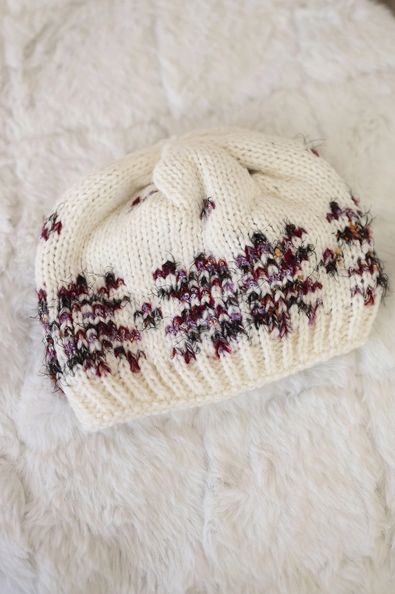 Women's cap Florencja K350 ecru+burgundy