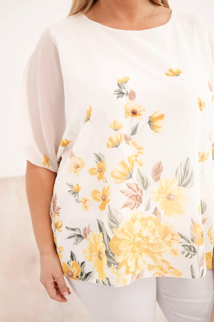 Women's plus-size short-sleeve blouse with floral print yellow