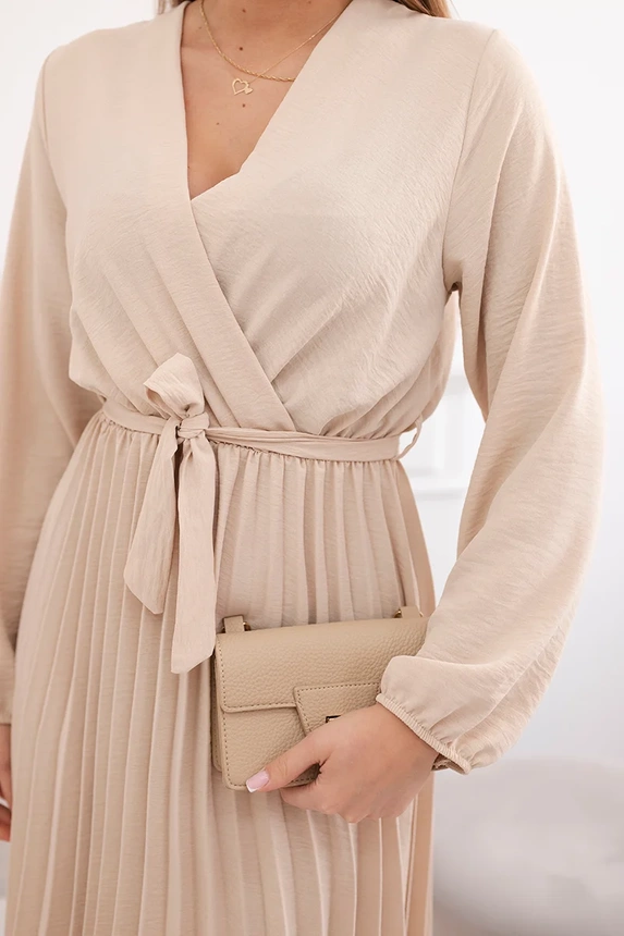 Kleid mit plissiertem Saum gebunden beige