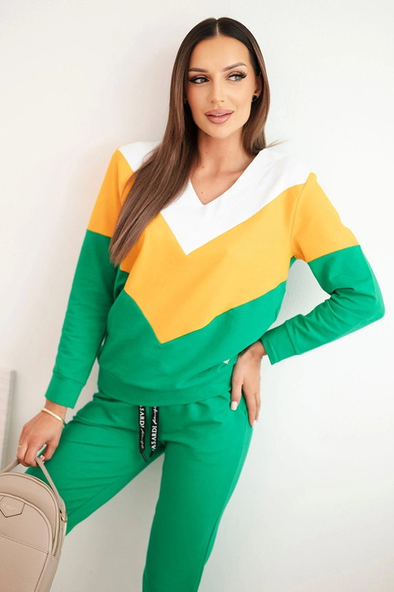 Women's tracksuit set with V-neck green