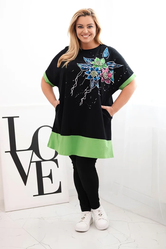 Bluzka damska Plus Size z kwiatowym wzorem i ozdobnymi perełkami zielona