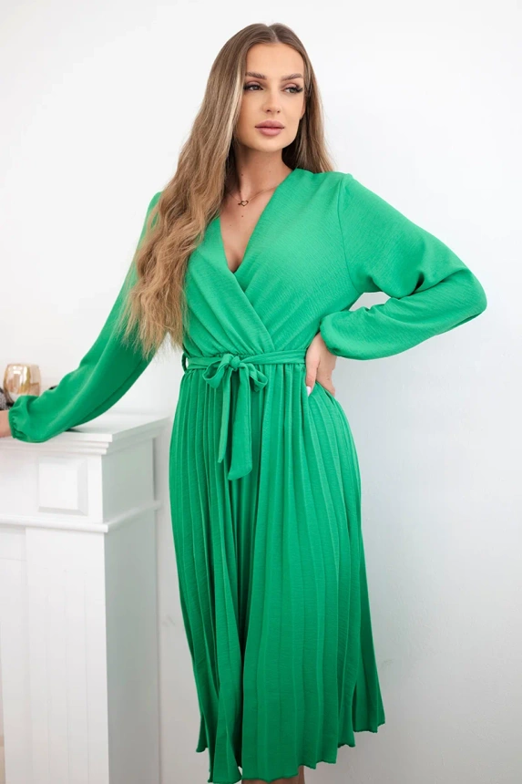 Dress tied with a pleated hem green