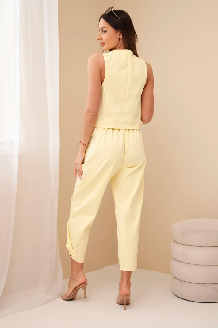 Elegantes Damen-Set mit knöpfbarer Weste und Hose gelb