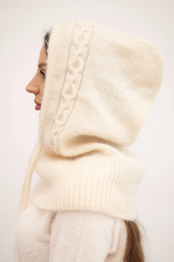 Women's hooded cap with ties and braided weave ecru