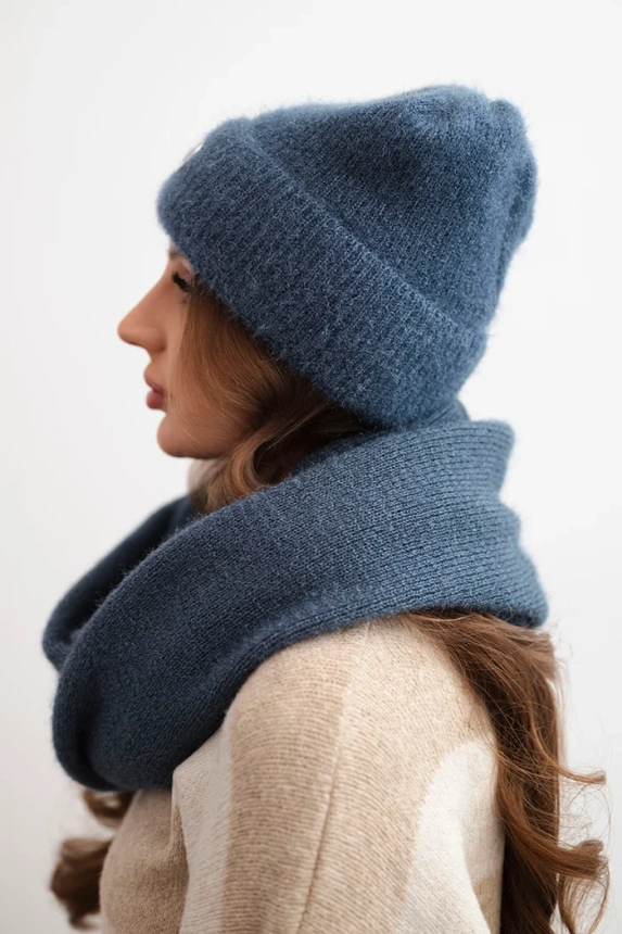 Damenanzug mit Mütze und Schlauchschal aus weichem Denim, jeansowy