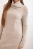 Damenkleid aus Viskose-Strick mit breitem Kragen beige