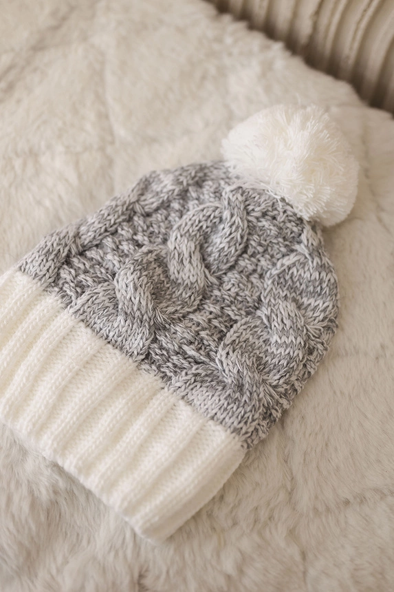 Cap with fleece Paryż K213 white + gray