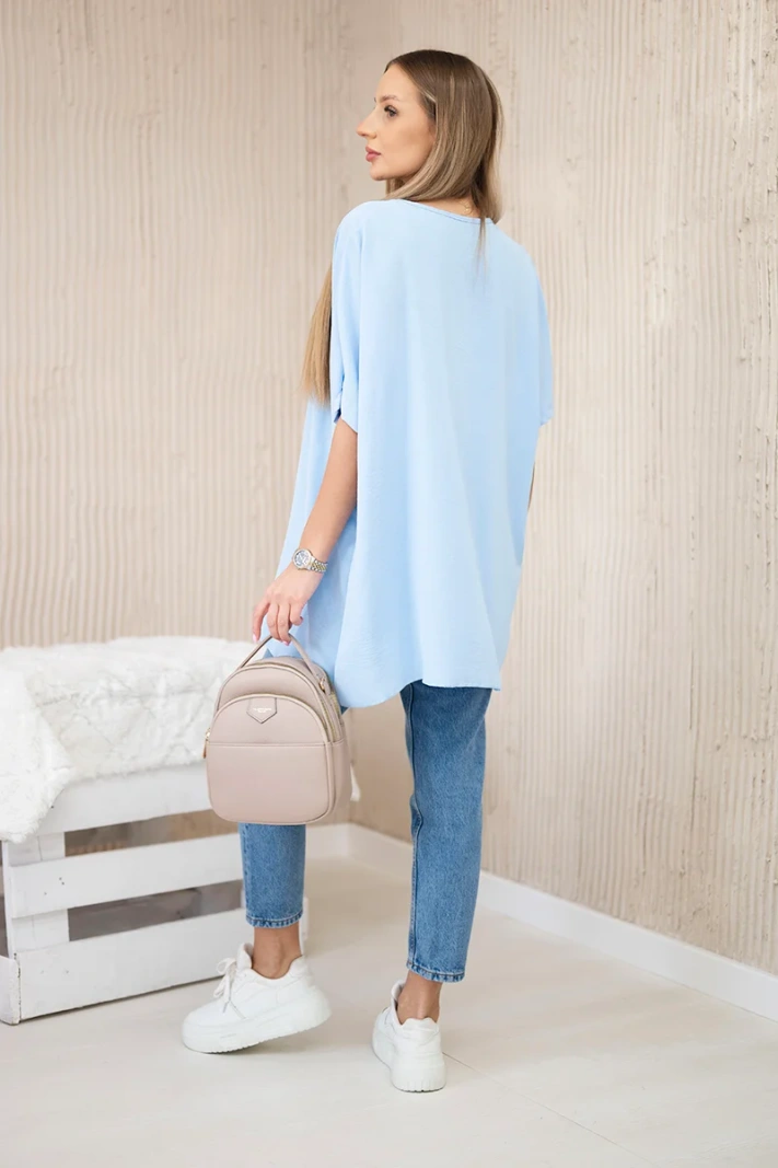 Bluzka oversize z wisiorkiem niebieski