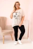 Moteriška Plus Size viskozinė palaidinė su gėlių raštu ir užrašu smėlio spalvos
