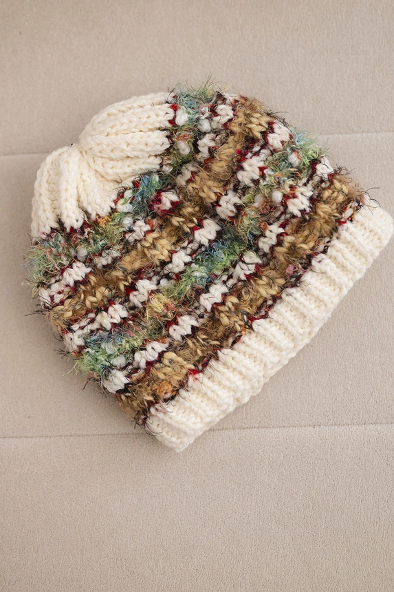 Women's wool winter hat with decorative crystals K399 black