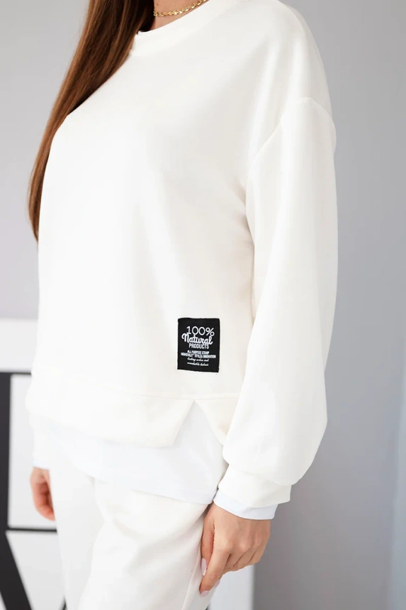 Damenanzug aus butterweichem Material mit lockerer Bluse und Jogginghose ecru