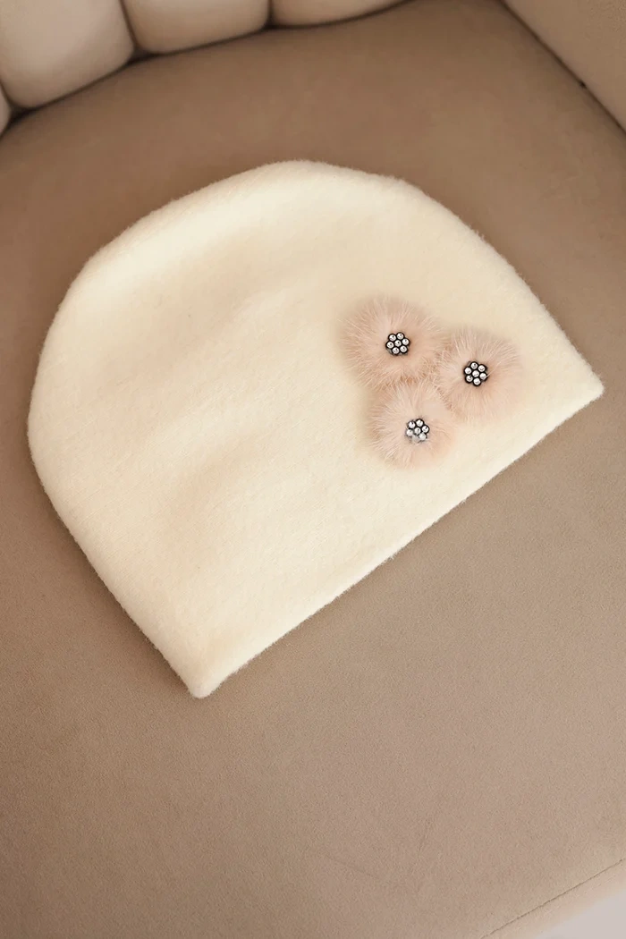 Women's cap with decorative fur flowers elegant ecru