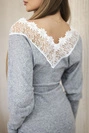 Damenkleid mit 3/4 Ärmeln und Spitze auf dem Rücken grau