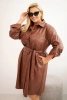 Moteriška suknelė iš eko-odos Plus Size su diržu ir apykakle ruda