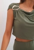 Damen-Set mit Bluse mit dekorativem Schnallenverschluss und enger Rock khaki
