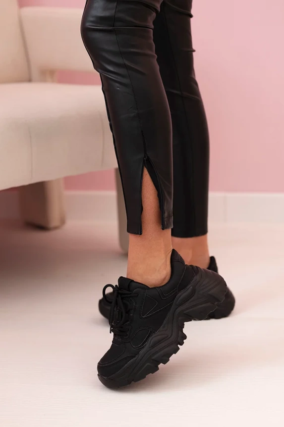 Damenhose aus Kunstleder mit Bindung und Schlitz am Bein schwarzen