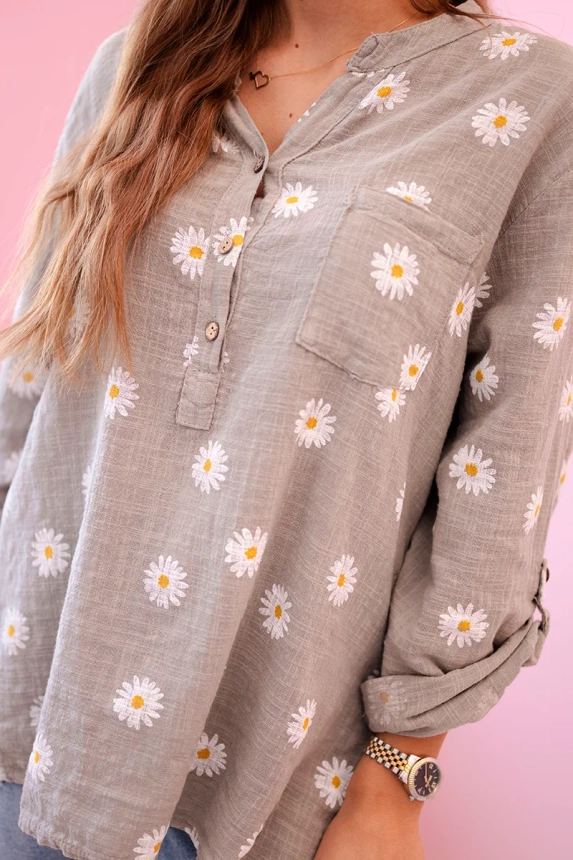 Leinen Damenbluse mit Blumenmuster, langen Ärmeln und Knöpfen Cappuccino