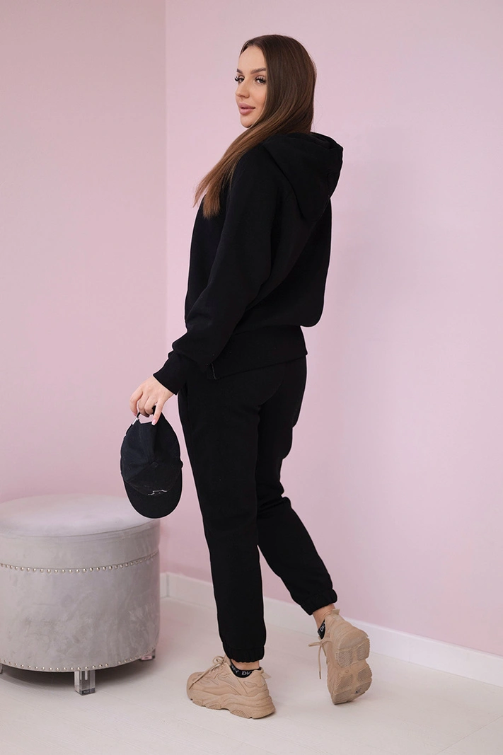 Isolierter Rollkragenpullover und Kapuzenpulli schwarz