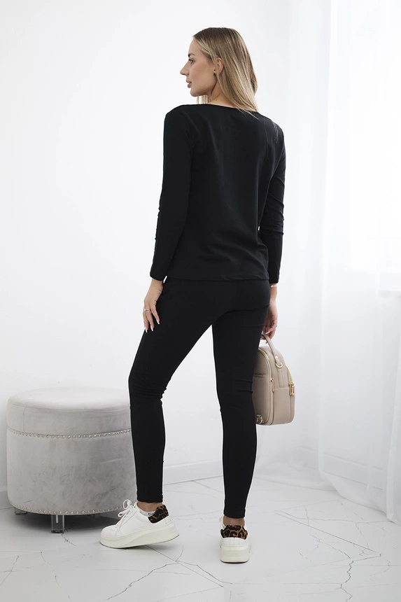 Set with a neckline with press studs black