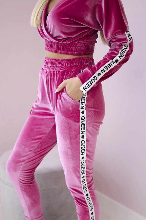 Velúrová súprava s nápisom Queen fuchsie