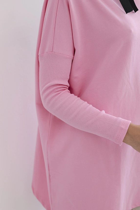 Oversize-Sweatshirt mit asymmetrischen Seiten hellrosa