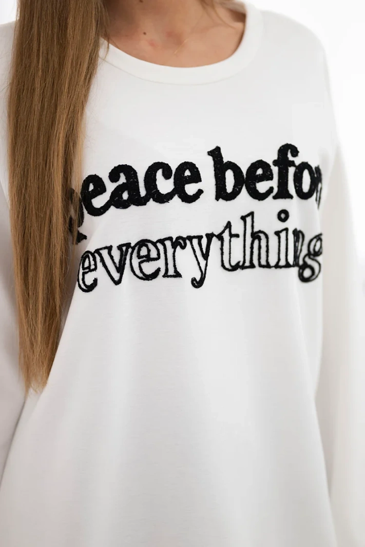 Sweatshirt with embroidered inscription ecru