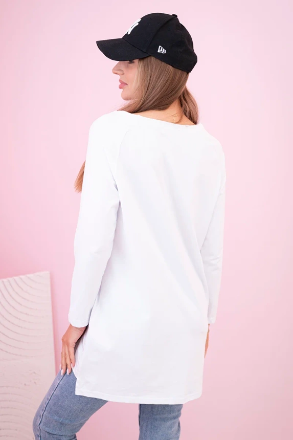 Women's blouse with pockets and decorative print white